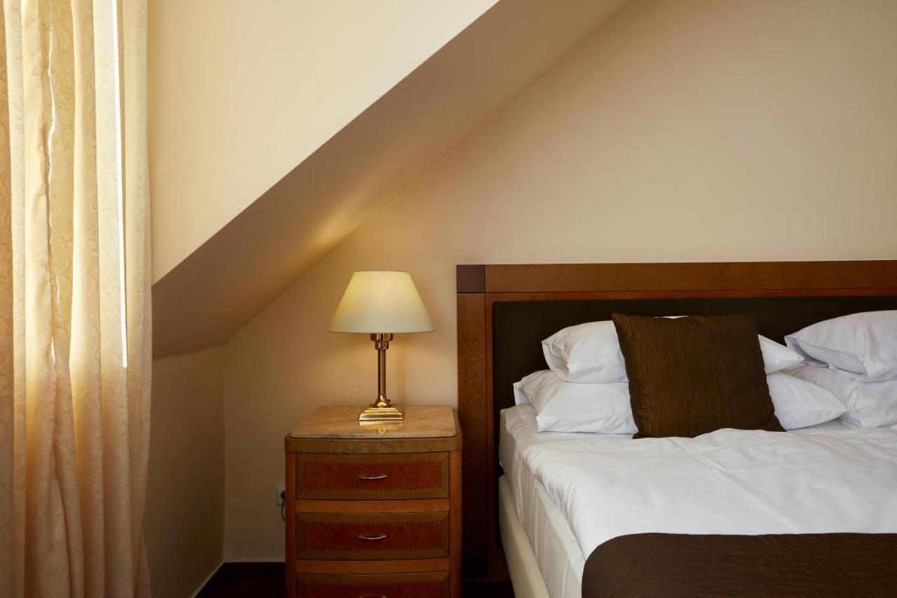 Fleur De Lis 4* Praha